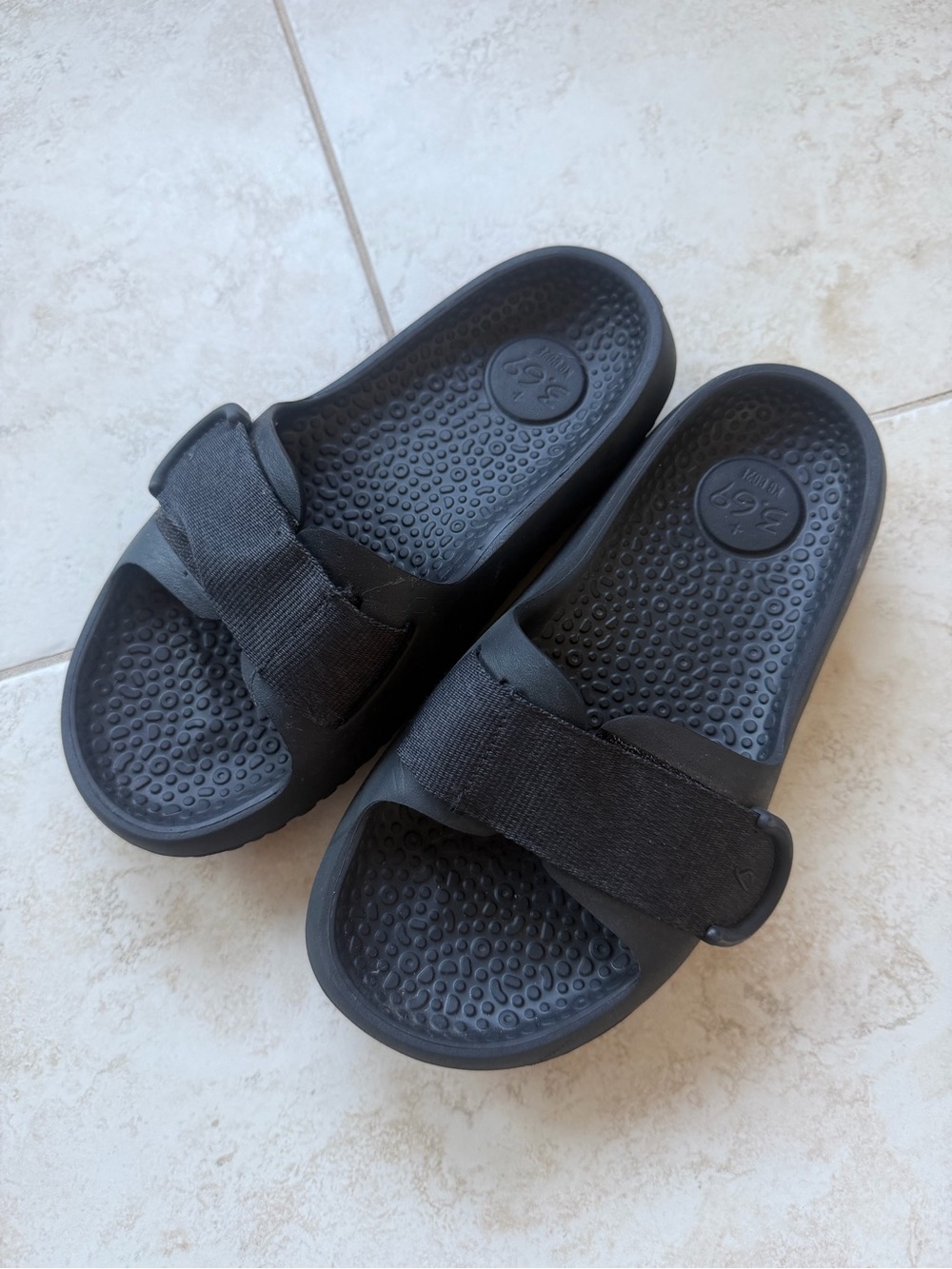 ALLBIRDS Black Sugar Slides Sliders